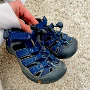 Keen shoes size 11